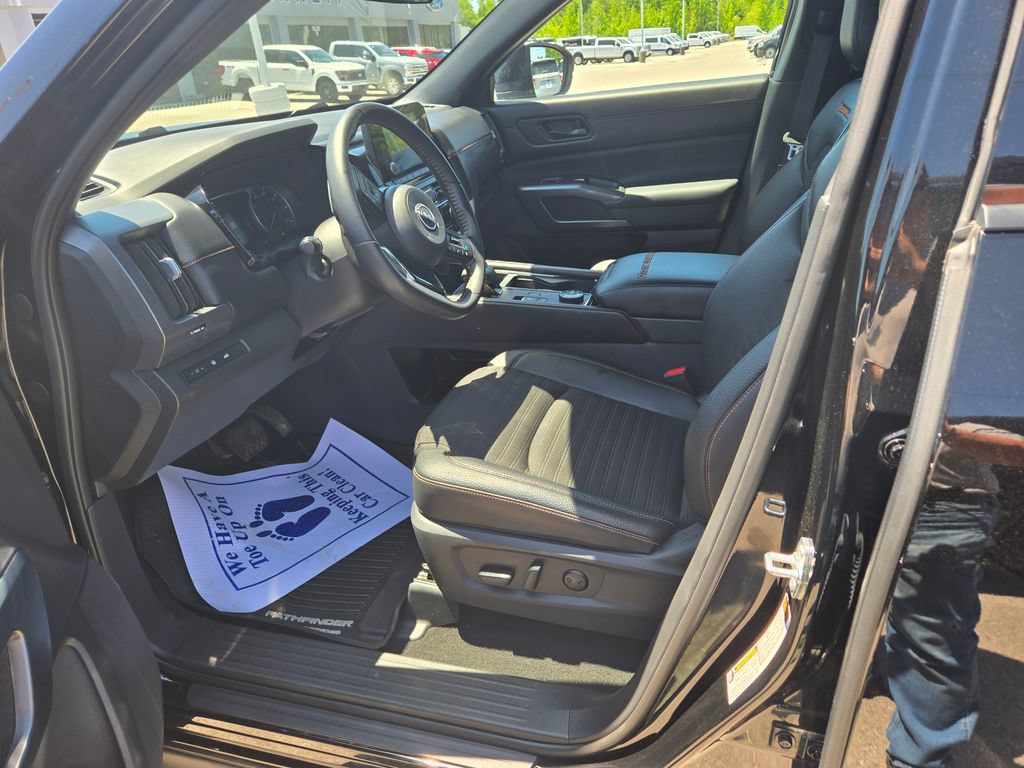 Used 2025 Nissan Pathfinder Rock Creek AWD/4WD image 7