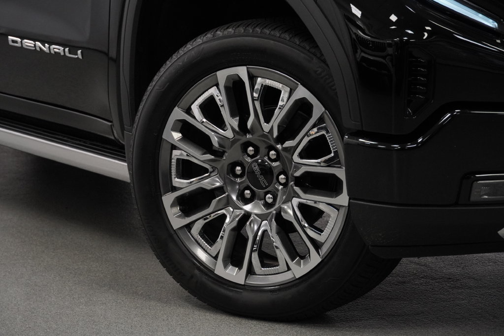 Certified 2025 GMC Sierra 1500 Denali Ultimate AWD/4WD image 11