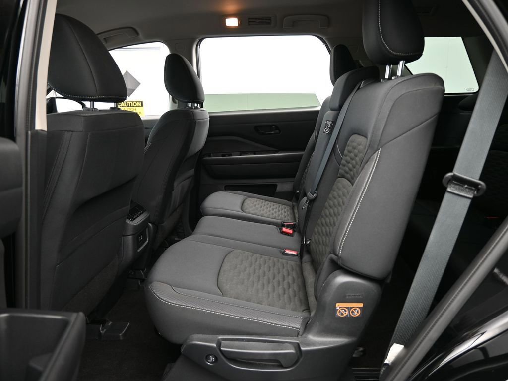 Used 2025 Nissan Pathfinder SV image 30