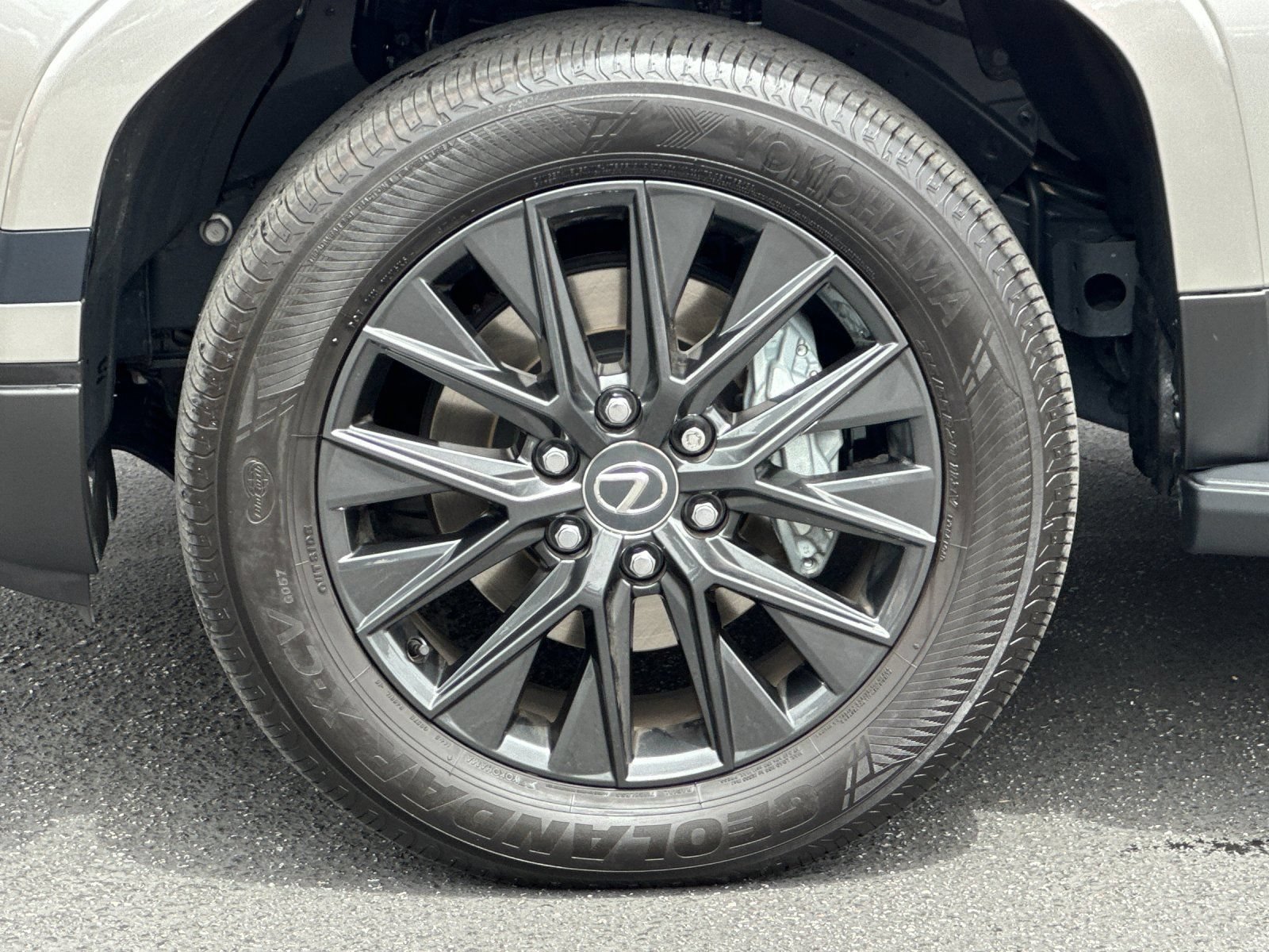 Used 2024 Lexus GX 550 w/ Cold Area Package AWD/4WD image 32