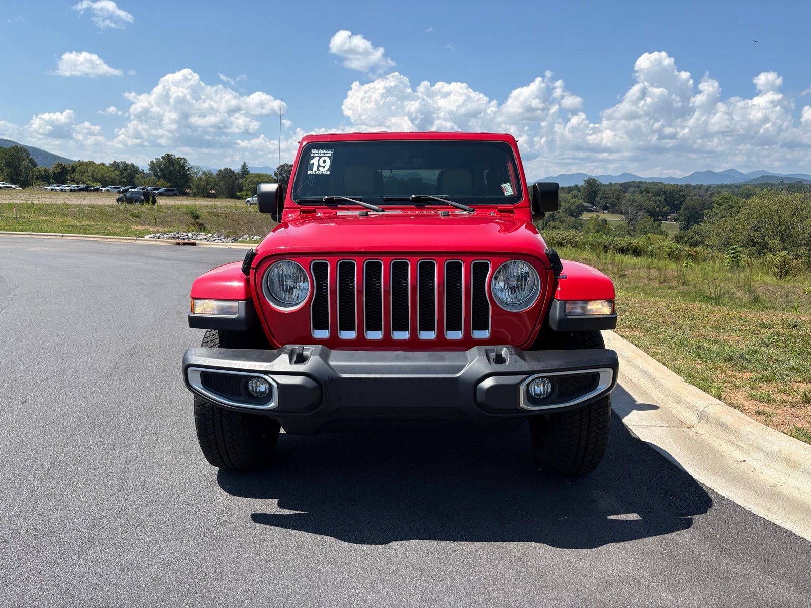 Used 2019 Jeep Wrangler Unlimited Sahara AWD/4WD image 2