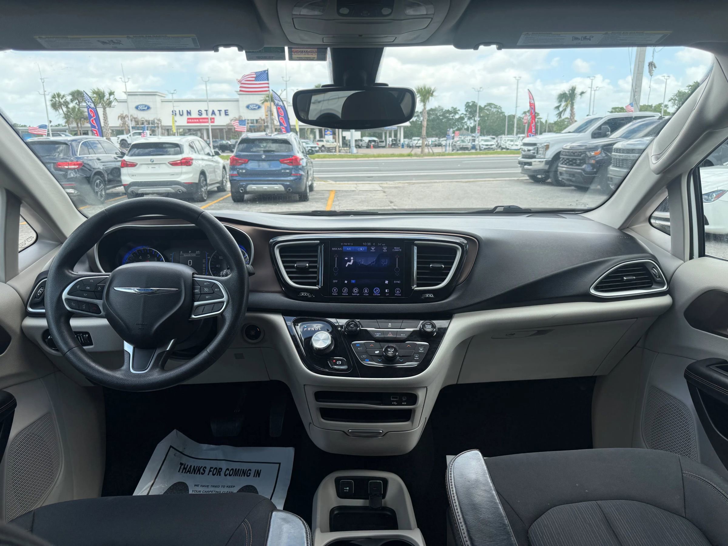 Used 2017 Chrysler Pacifica Touring FWD image 9