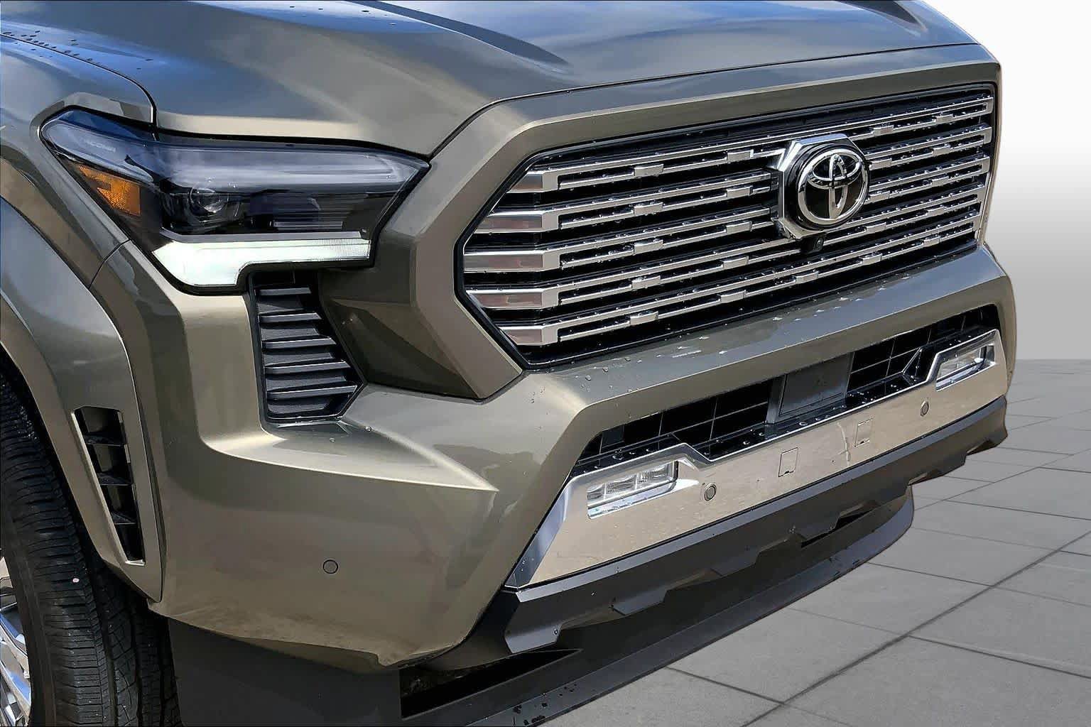 Used 2024 Toyota Tacoma Limited w/ Limited Package (LT) AWD/4WD image 28