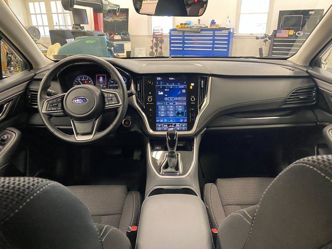 Used 2025 Subaru Outback Premium w/ Popular Package #1A image 9