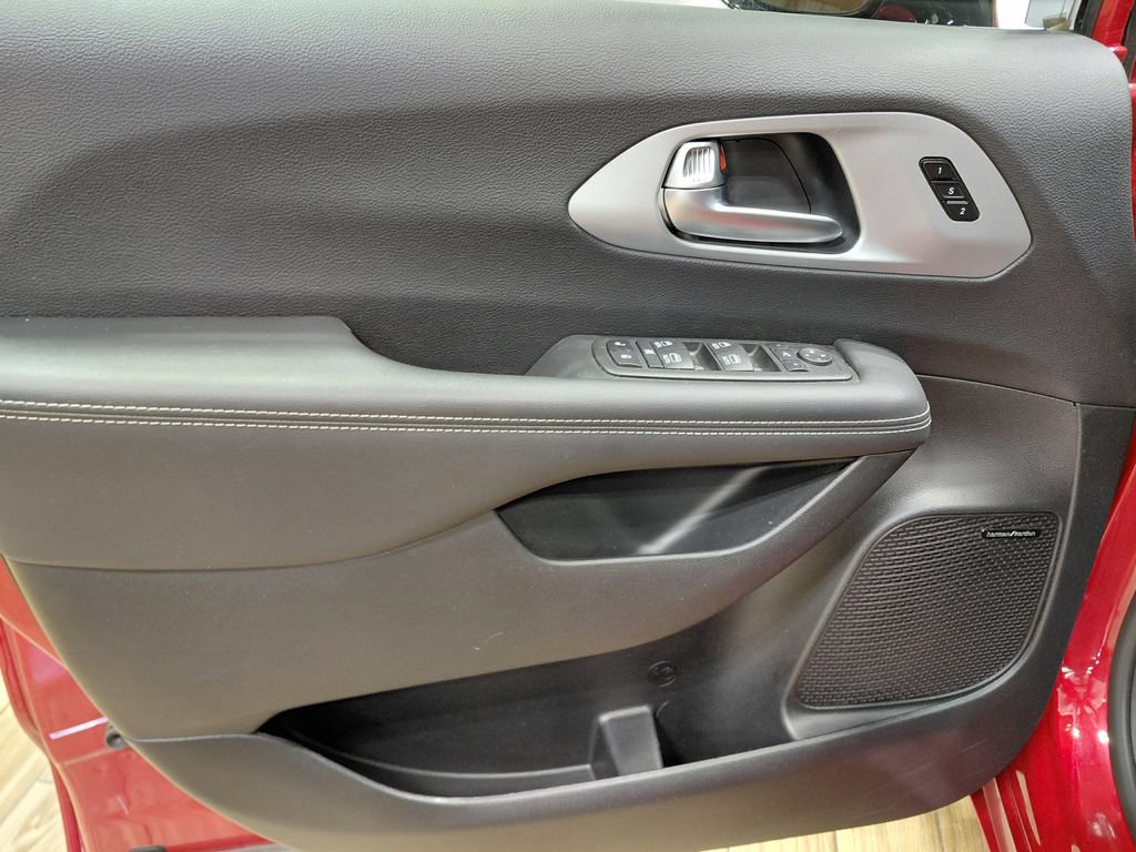 Used 2025 Chrysler Pacifica Limited w/ Uconnect Theater Family Group AWD/4WD image 51