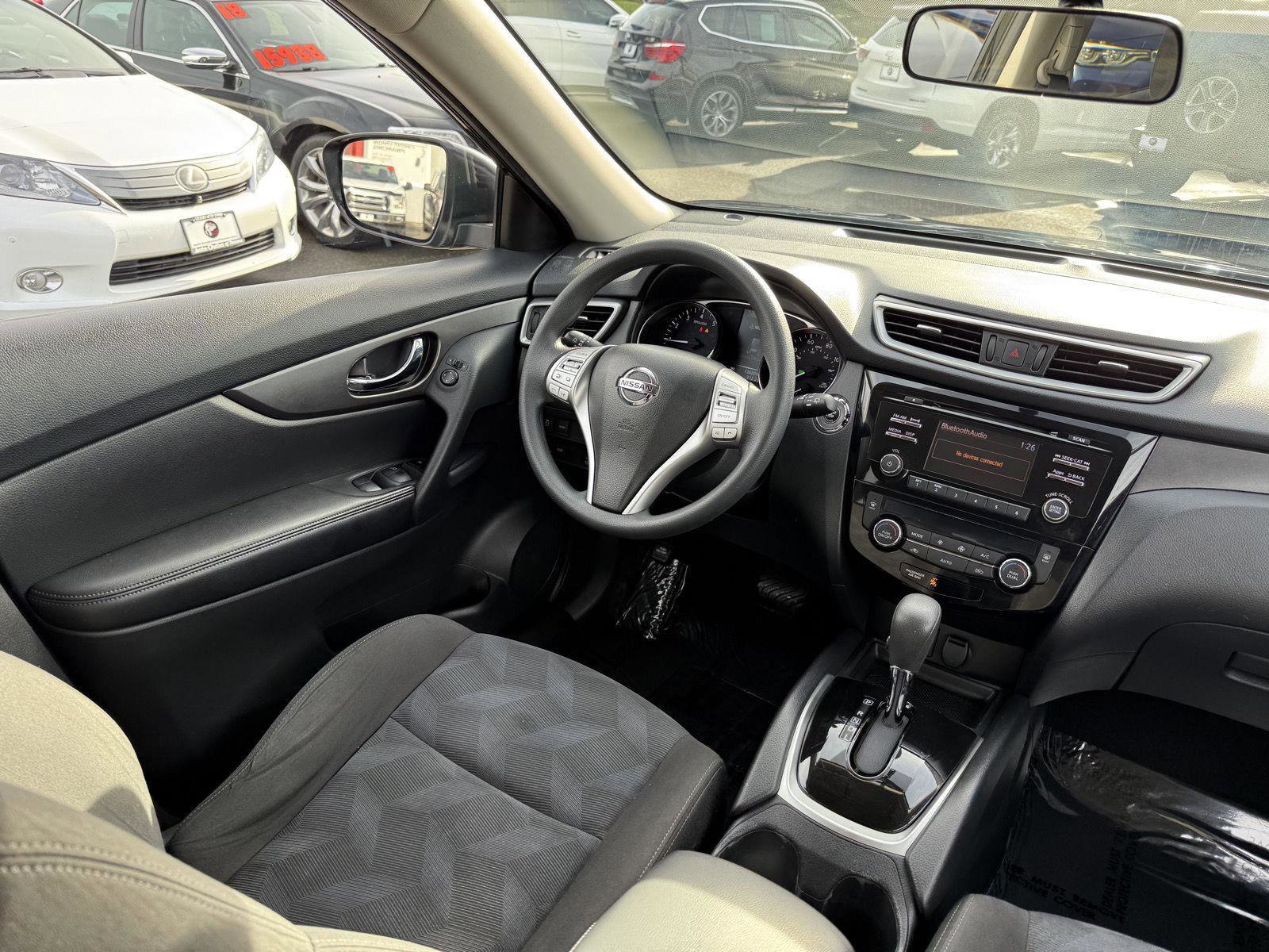 Used 2016 Nissan Rogue SV image 19