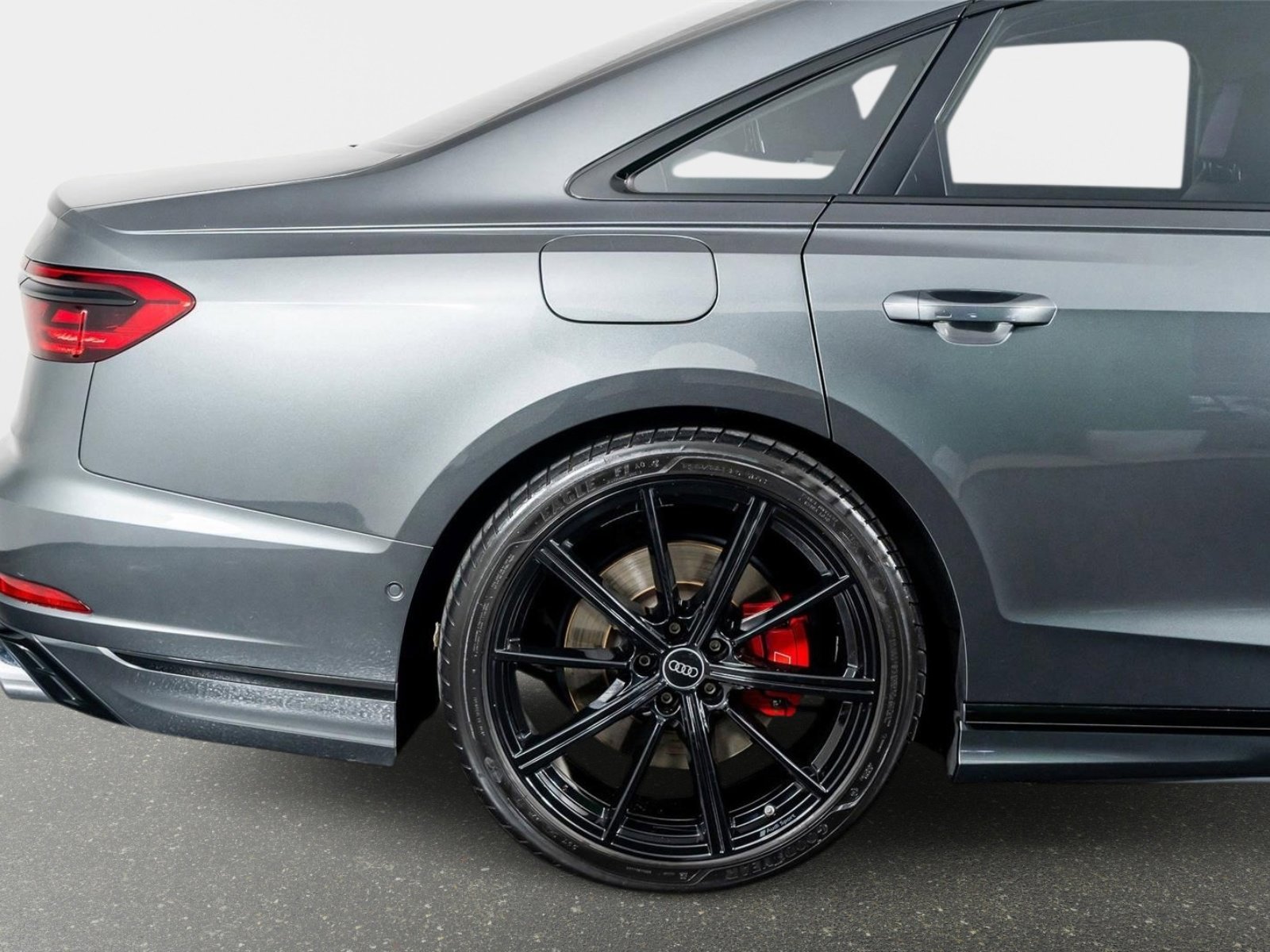 Used 2022 Audi S8 w/ S8 Executive Package image 8