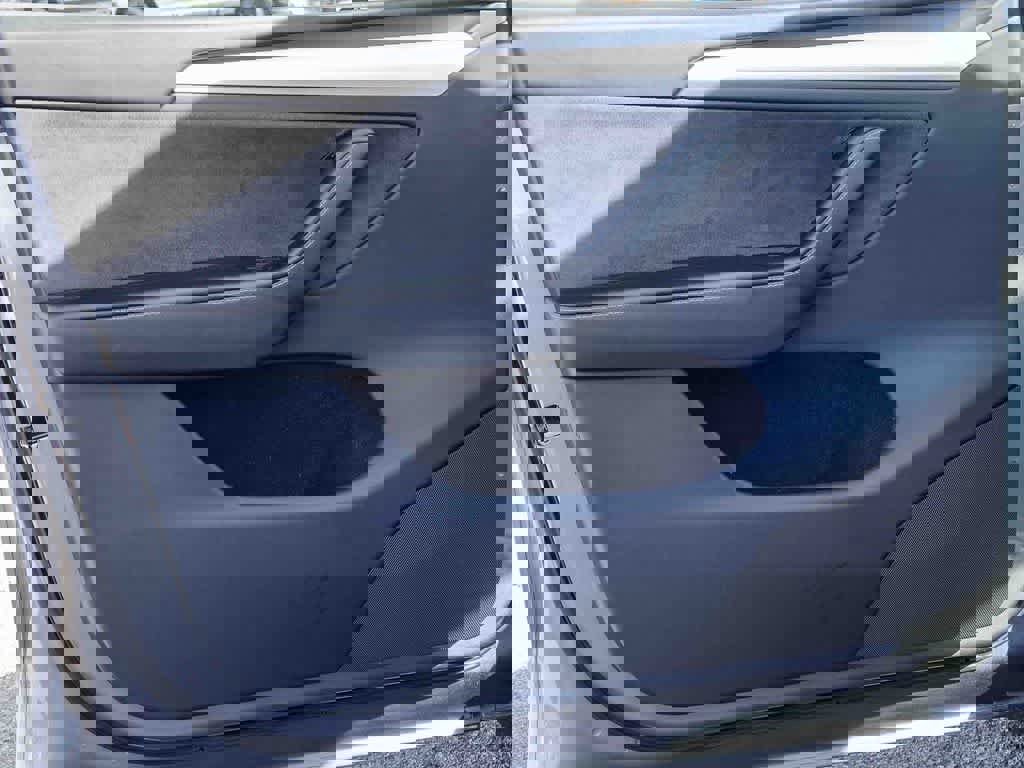 Used 2024 Tesla Model Y Performance image 18