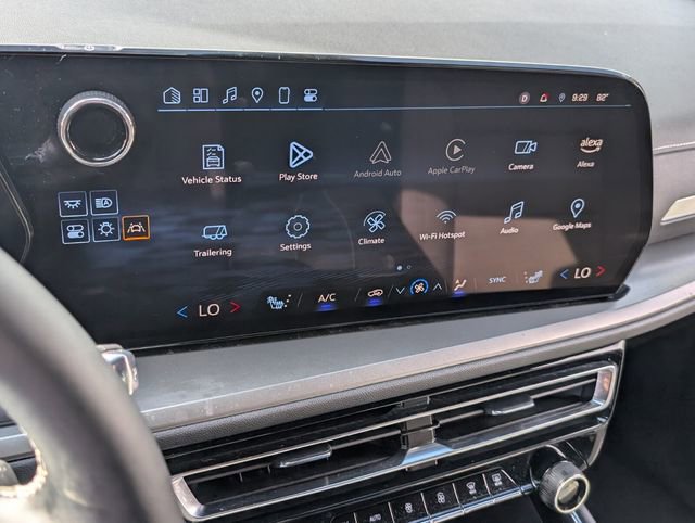 Used 2025 Chevrolet Traverse LT FWD image 25
