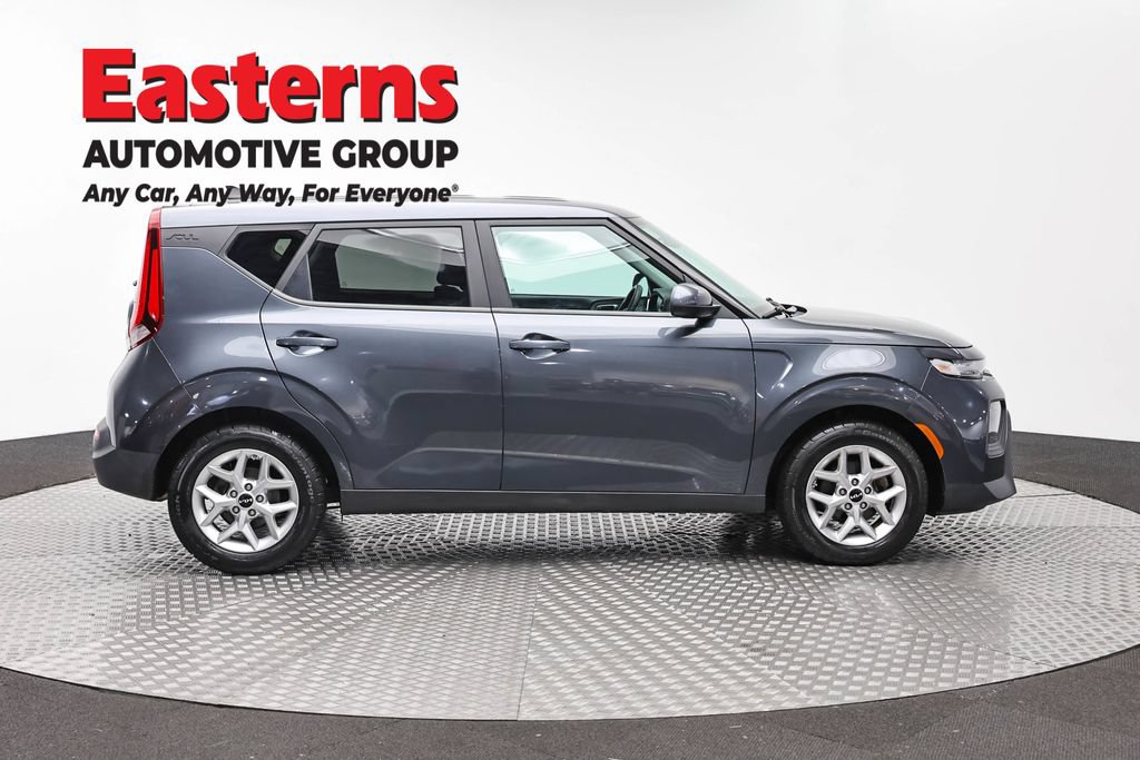 Used 2022 Kia Soul LX w/ Technology Package FWD image 4