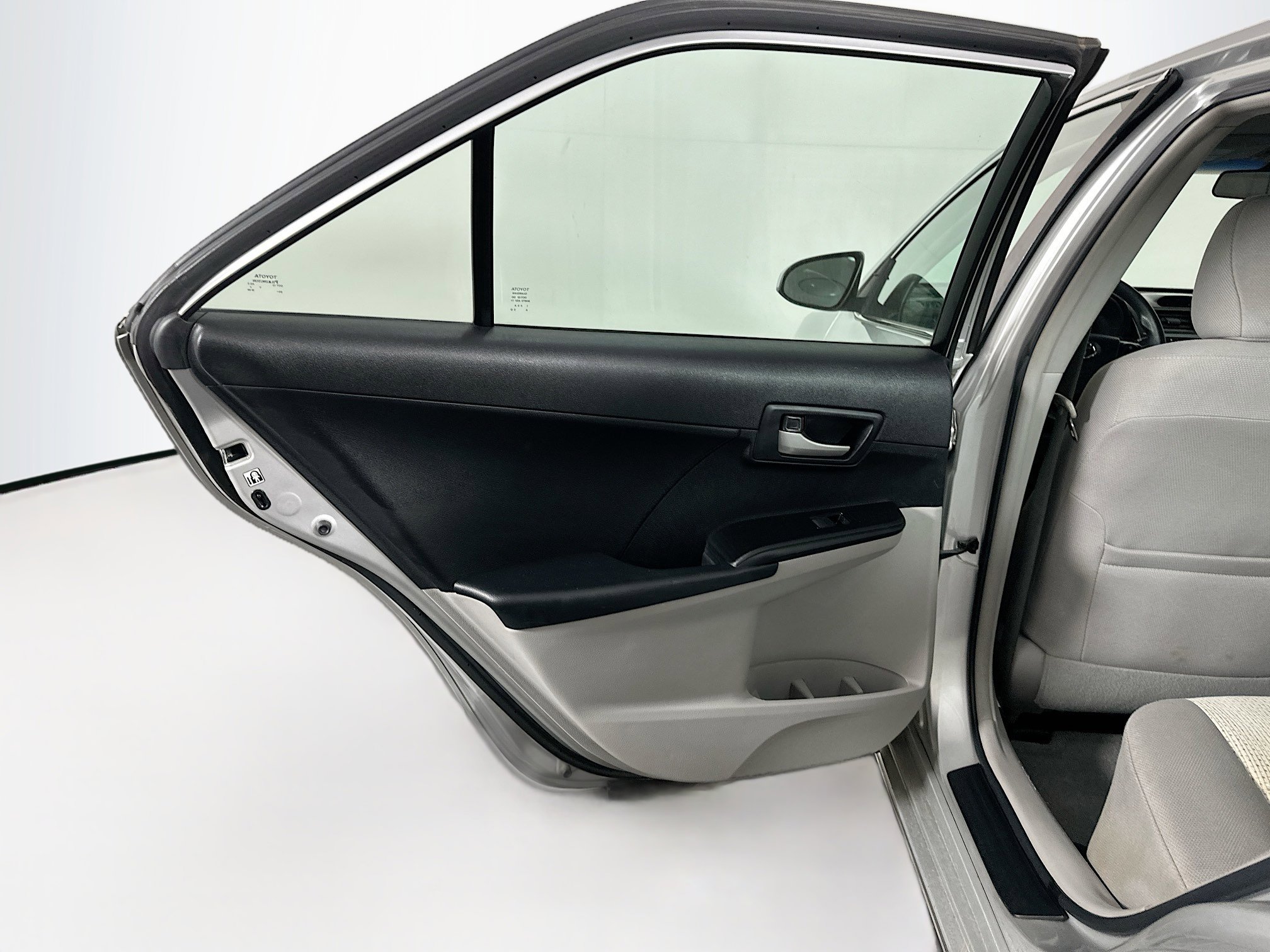 Used 2012 Toyota Camry LE image 23