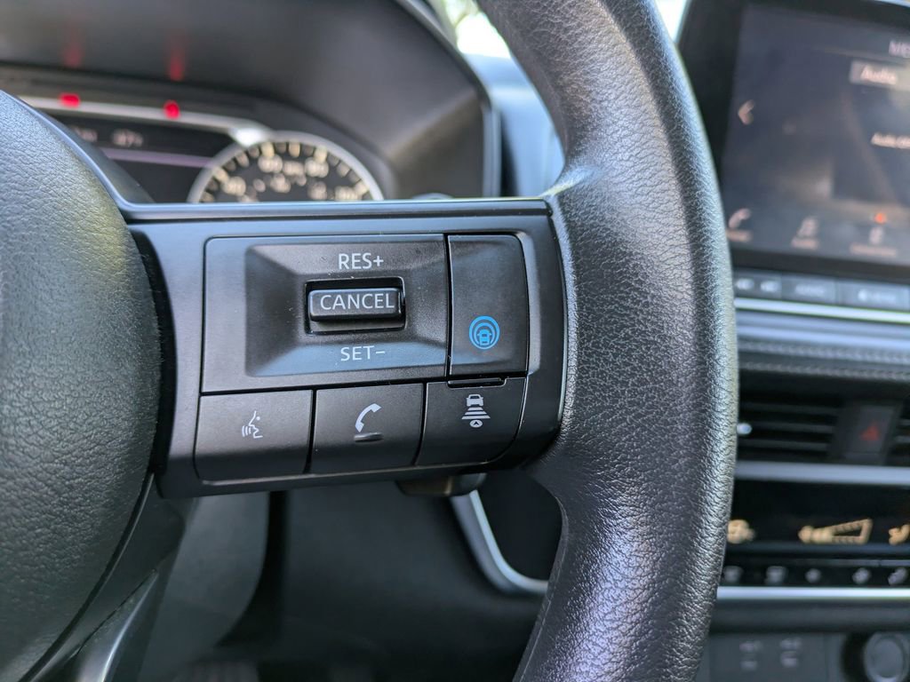 Used 2024 Nissan Rogue SV image 24