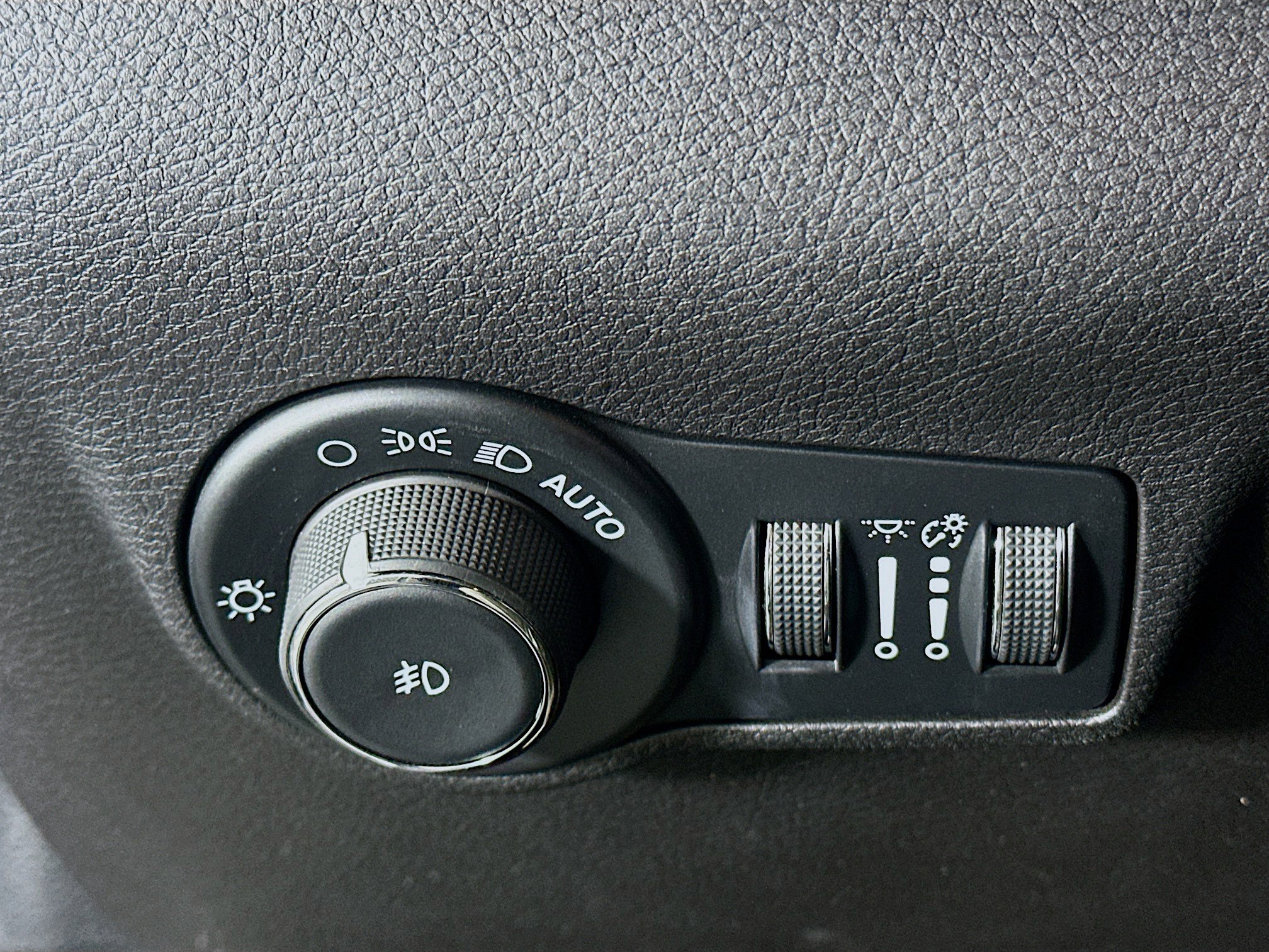 Used 2025 Jeep Compass Latitude image 17