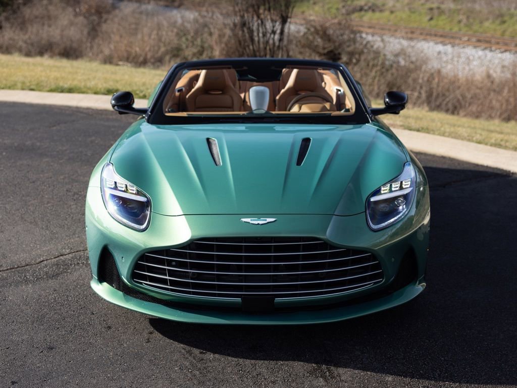 Used 2025 Aston Martin DB12 Volante image 14