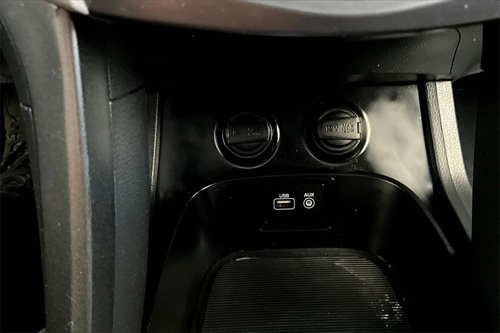 Used 2018 Hyundai Santa Fe SE w/ Cargo Package image 16