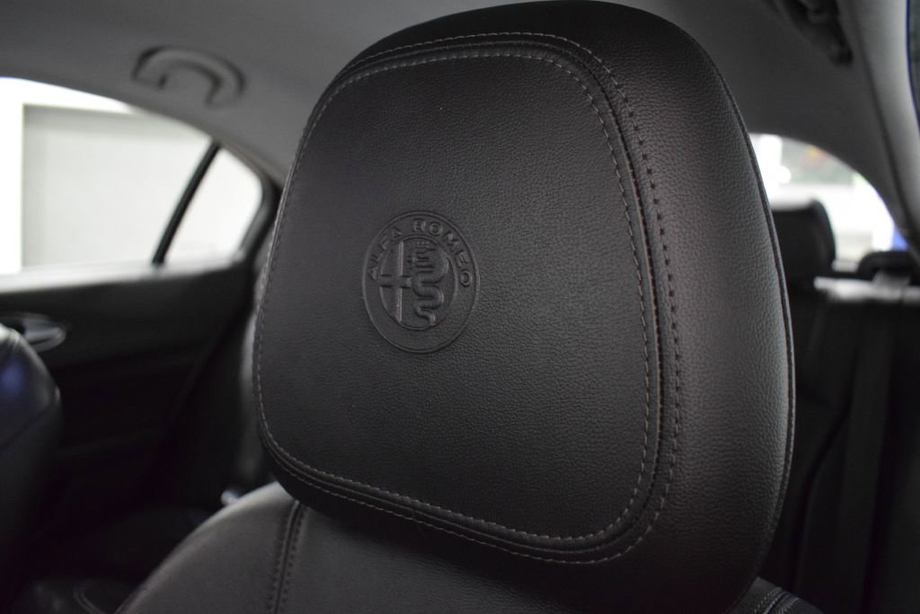 Used 2019 Alfa Romeo Giulia AWD w/ Cold Weather Package image 11