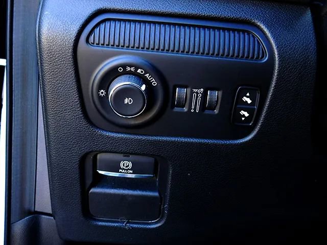 Used 2024 Jeep Grand Wagoneer L 4WD image 28