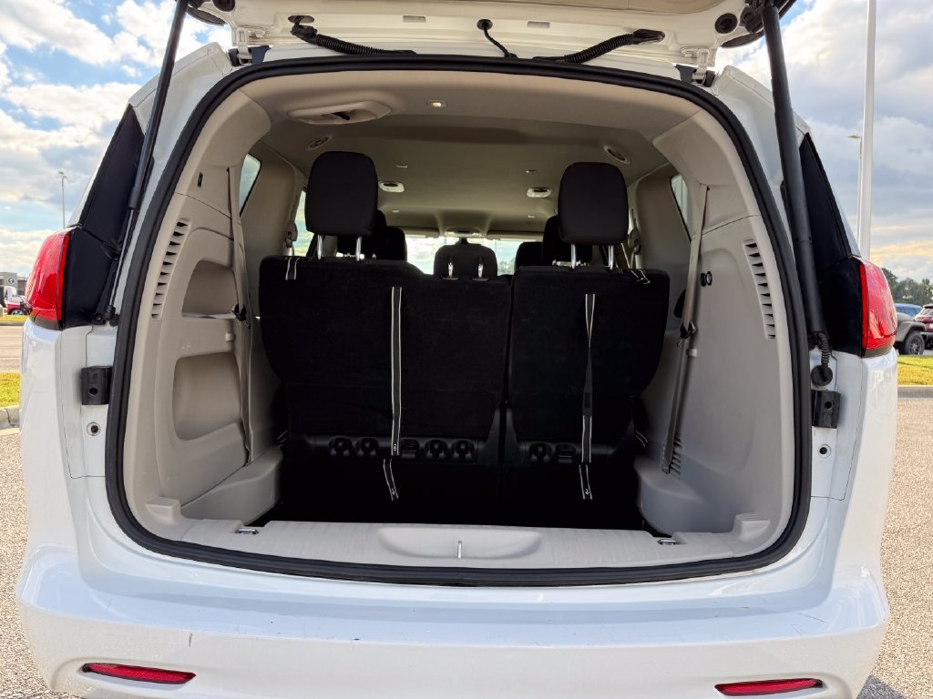 Used 2023 Chrysler Voyager LX FWD image 22