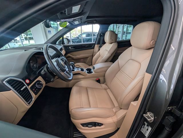 Used 2023 Porsche Cayenne AWD/4WD image 5