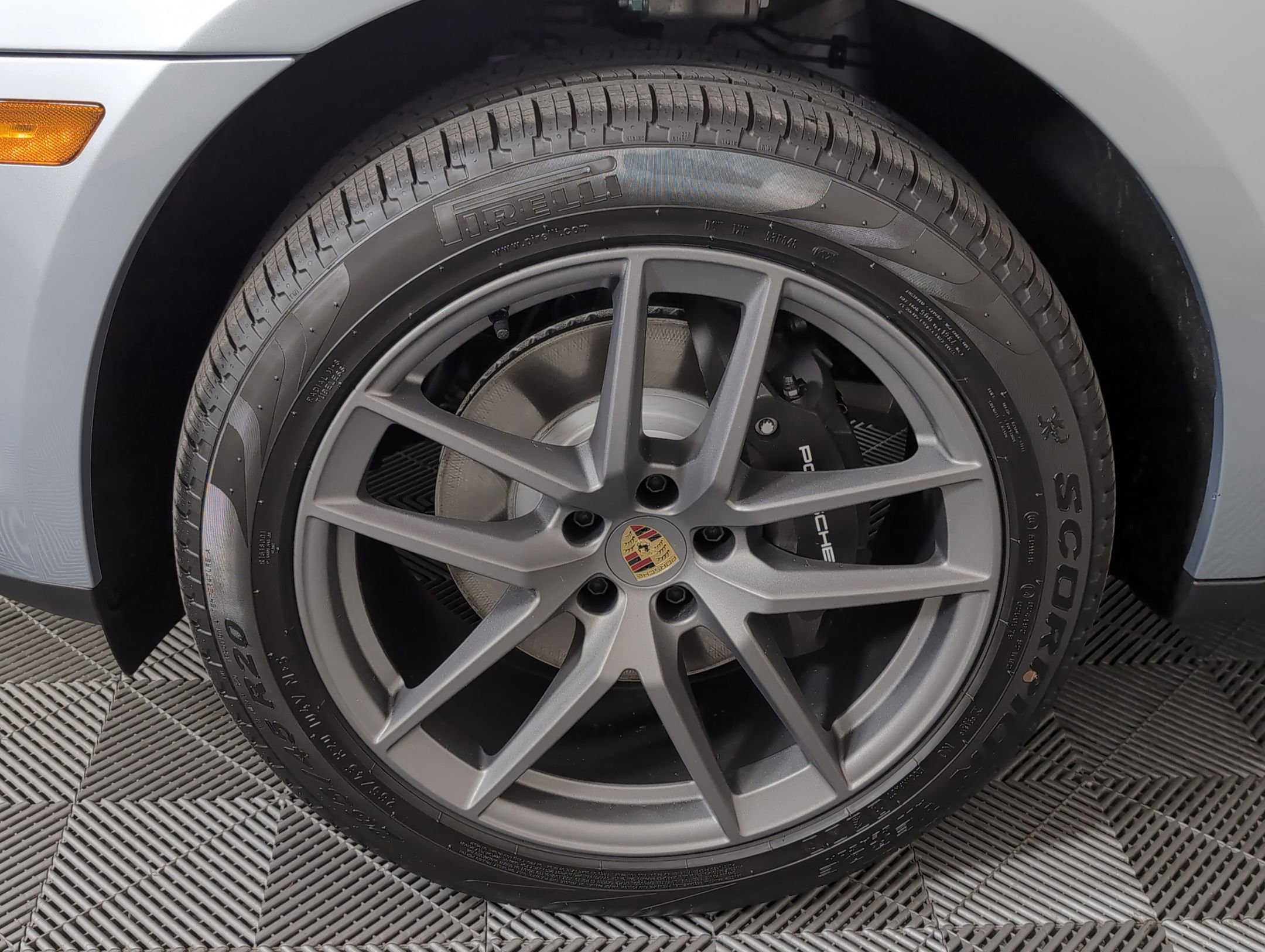 Certified 2025 Porsche Macan image 14