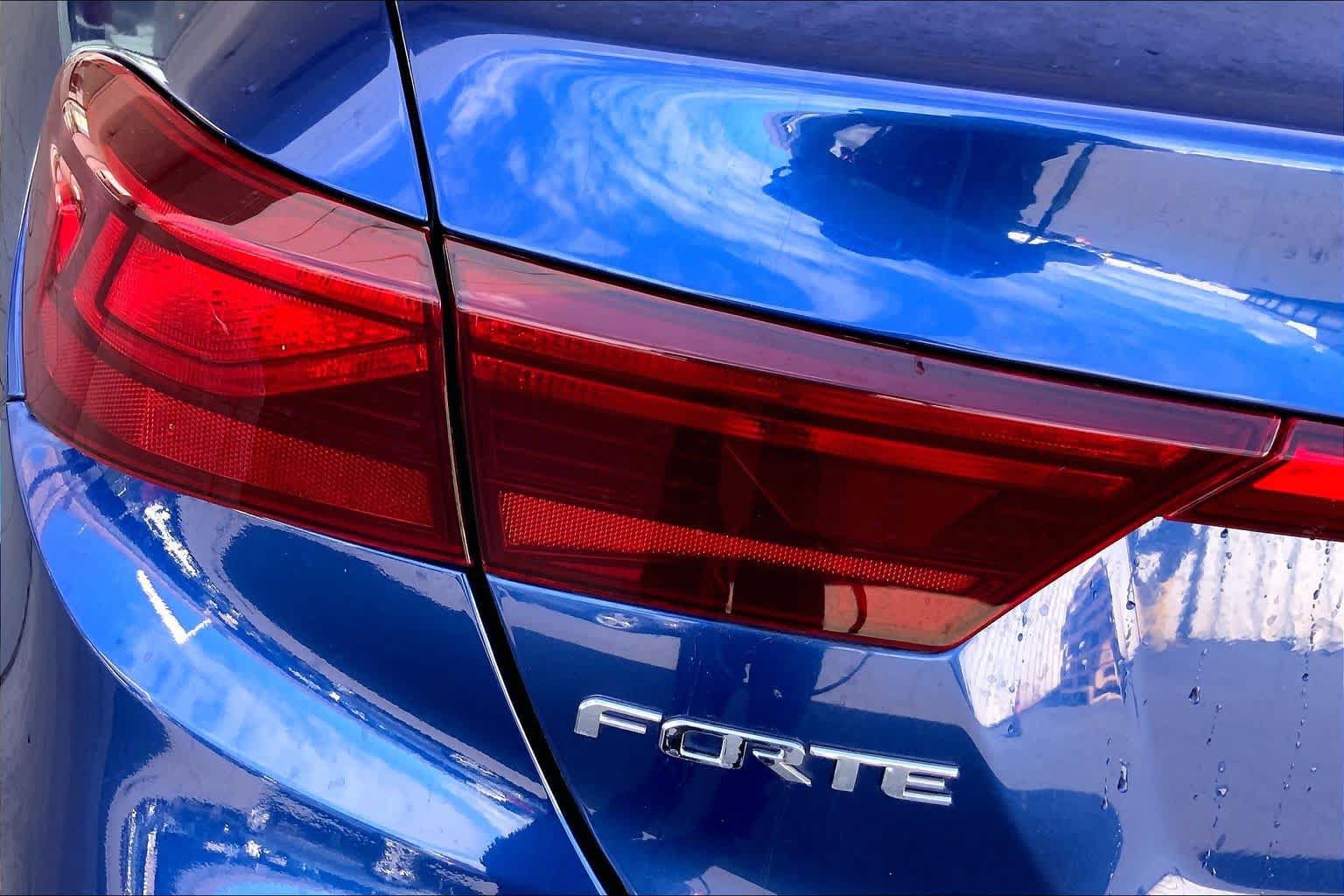Used 2020 Kia Forte LXS FWD image 32