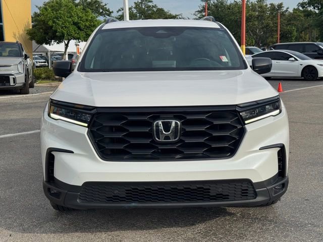 Used 2025 Honda Pilot Sport image 6