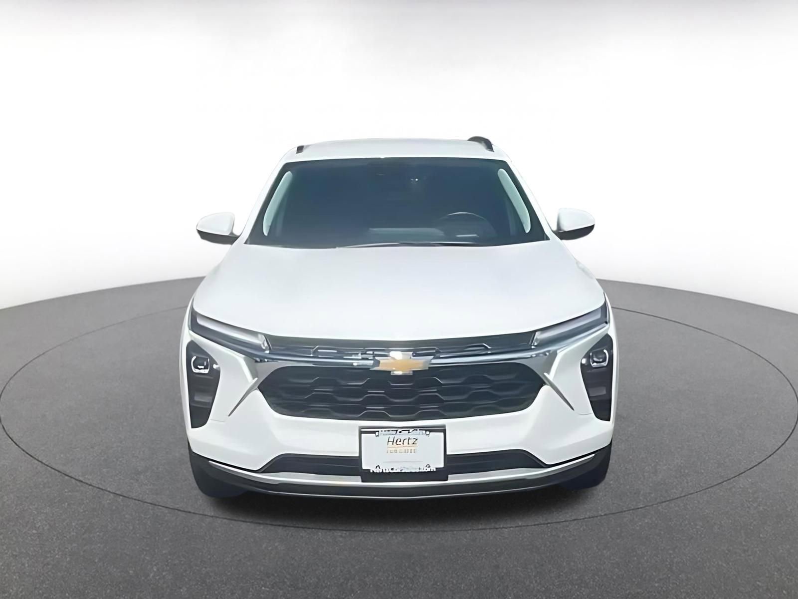 Used 2025 Chevrolet Trax LT w/ LT Convenience Package FWD image 4