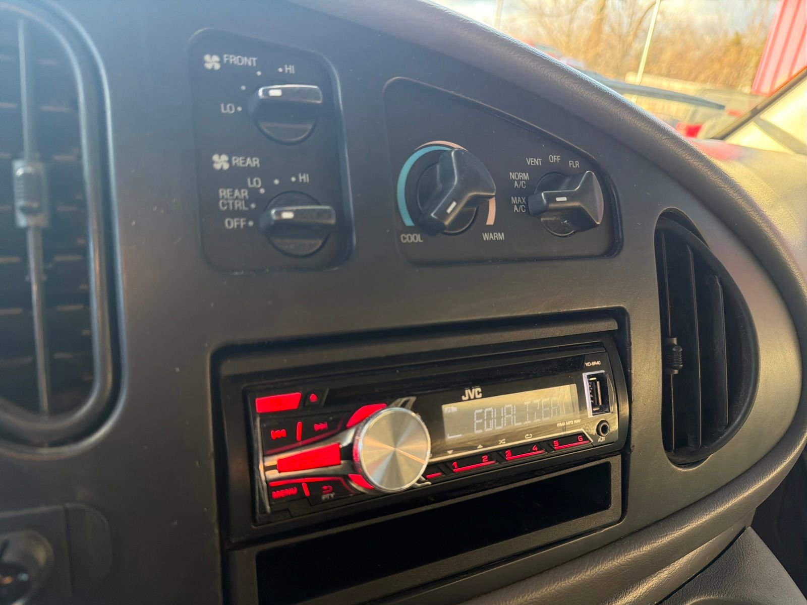 Used 2000 Ford E-350 and Econoline 350 XLT image 19