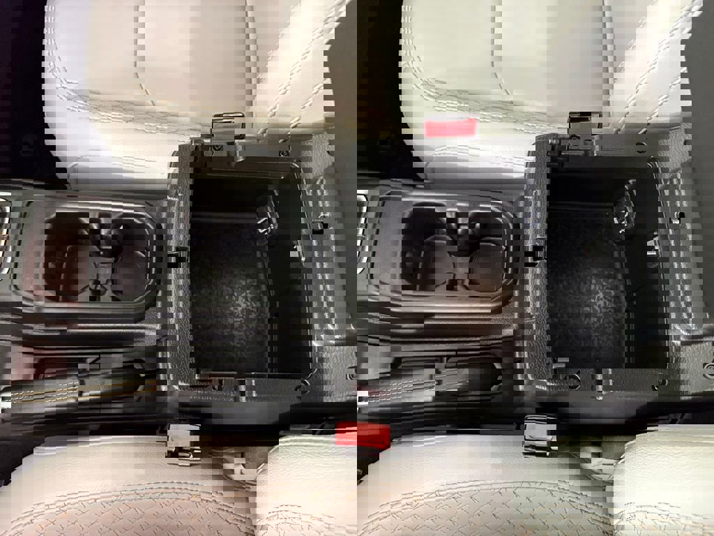 Used 2023 Jeep Wrangler Unlimited Sahara image 30