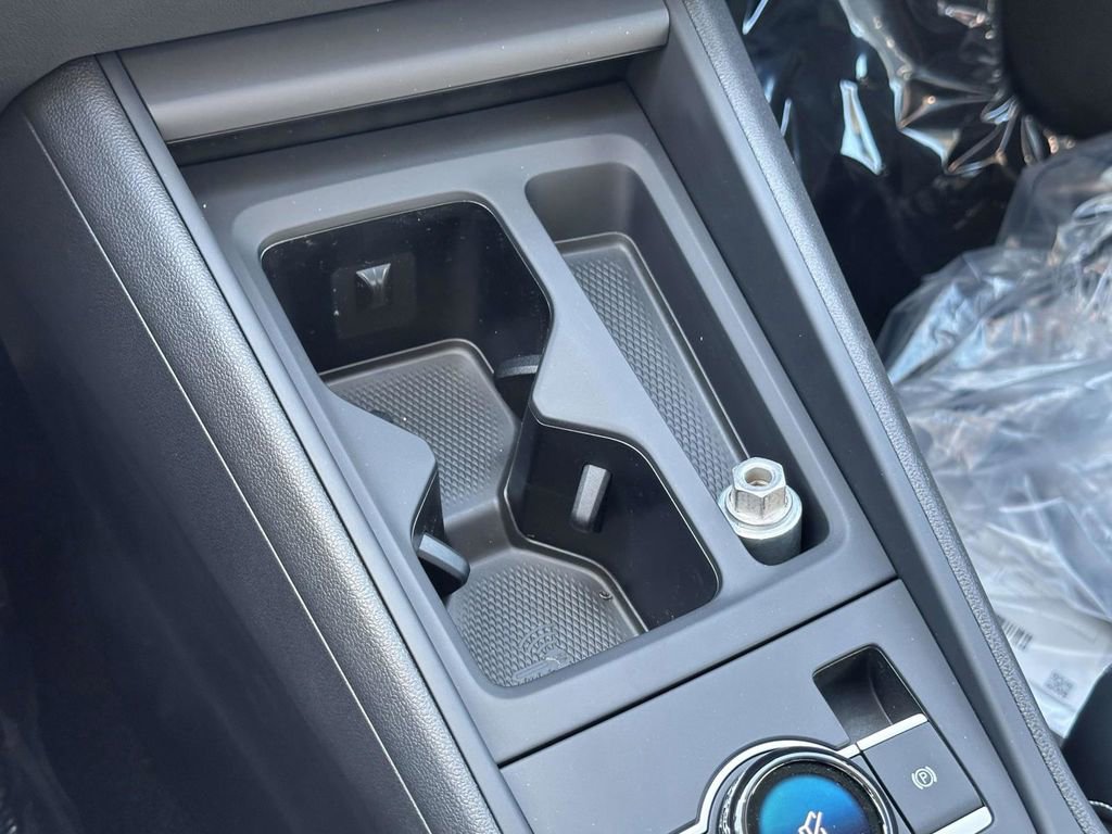 New 2025 Volkswagen Tiguan SE image 24