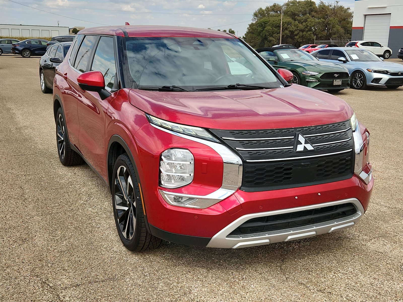 Used 2024 Mitsubishi Outlander SE image 6