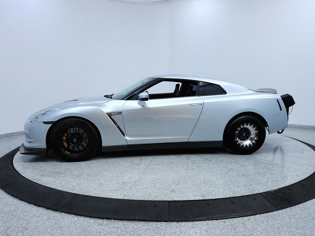 Used 2010 Nissan GT-R Premium image 2