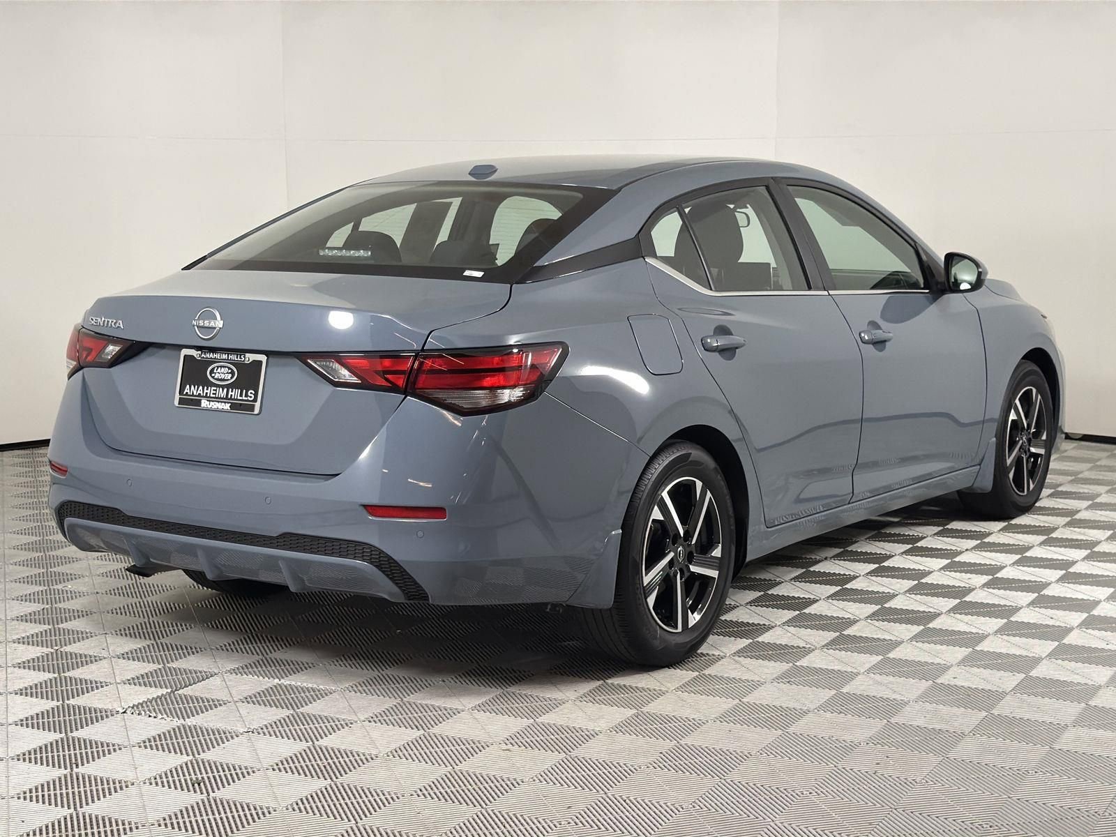 Used 2025 Nissan Sentra SV FWD image 5