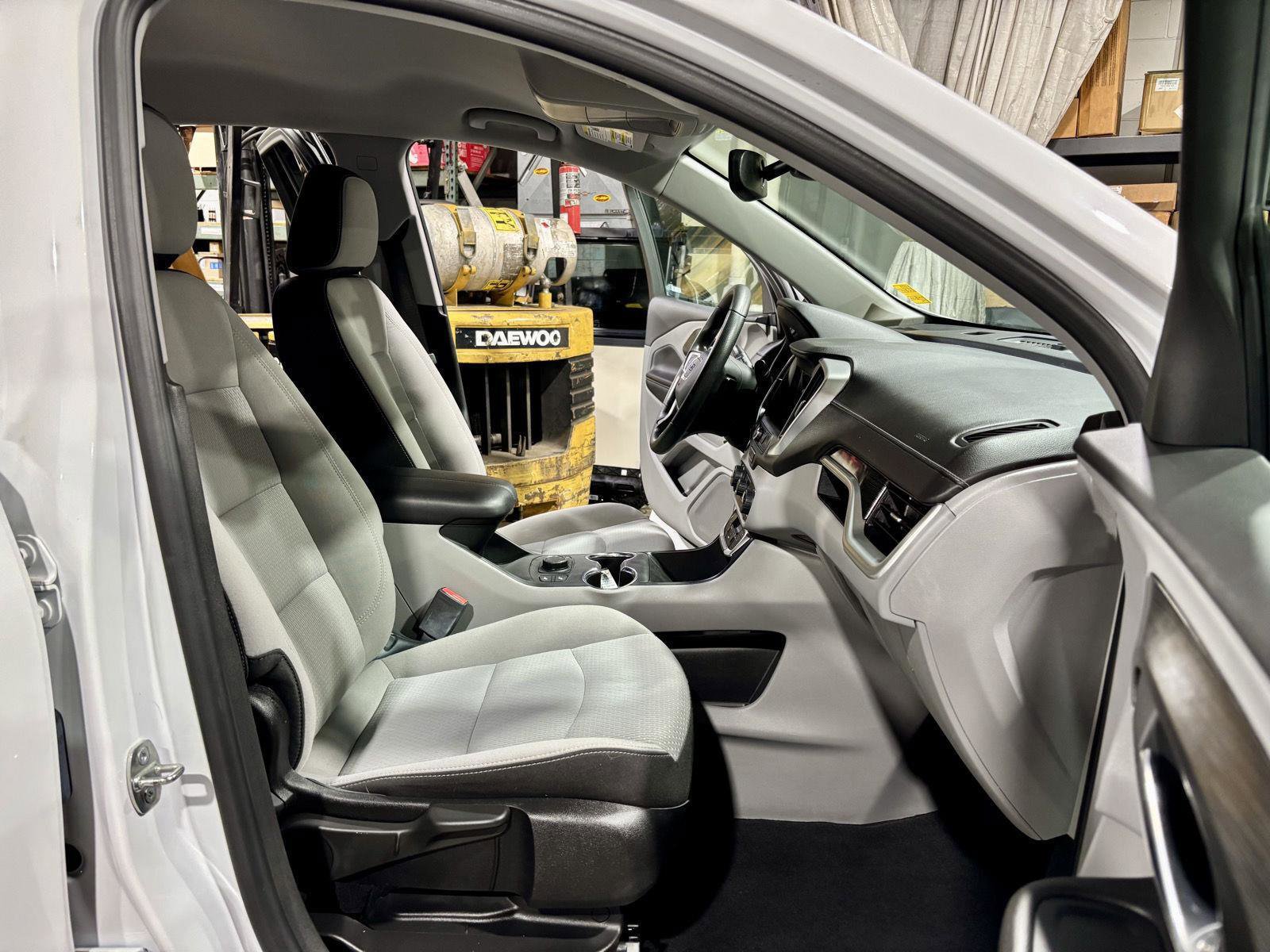 Used 2023 GMC Terrain SLE w/ Driver Convenience Package image 7