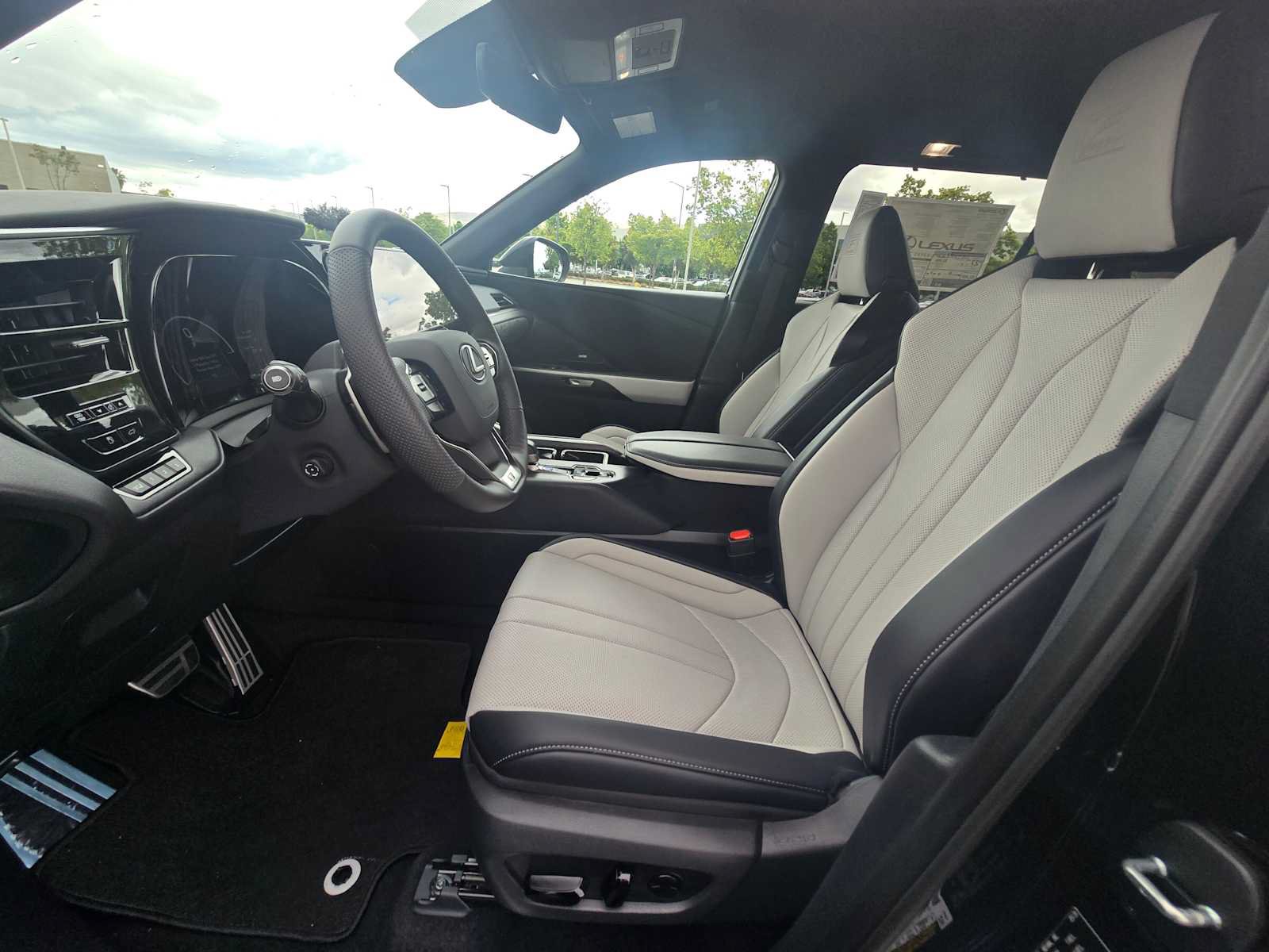 New 2026 Lexus TX 500h AWD image 24