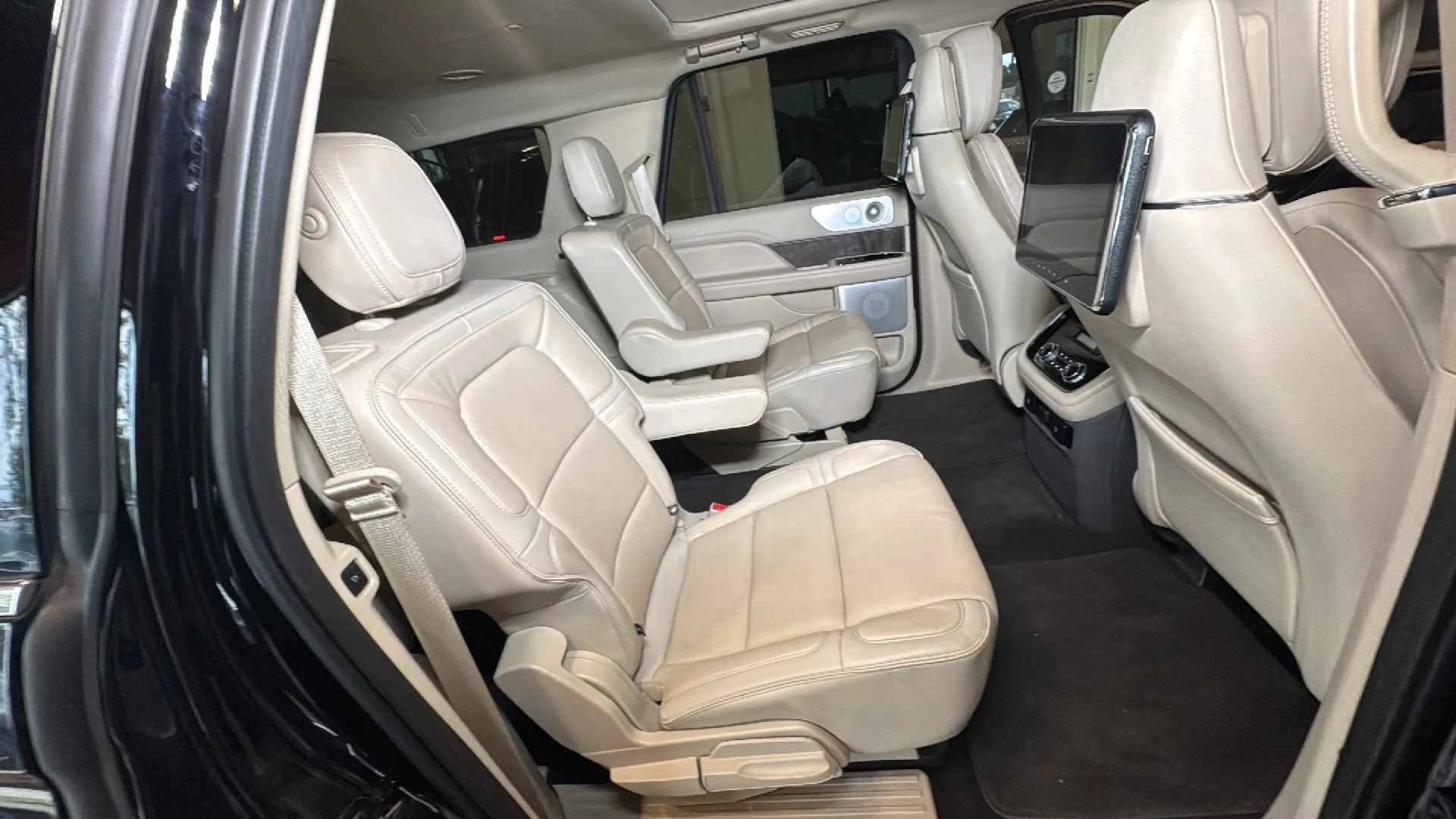Used 2019 Lincoln Navigator L Reserve w/ Cargo Package AWD/4WD image 31