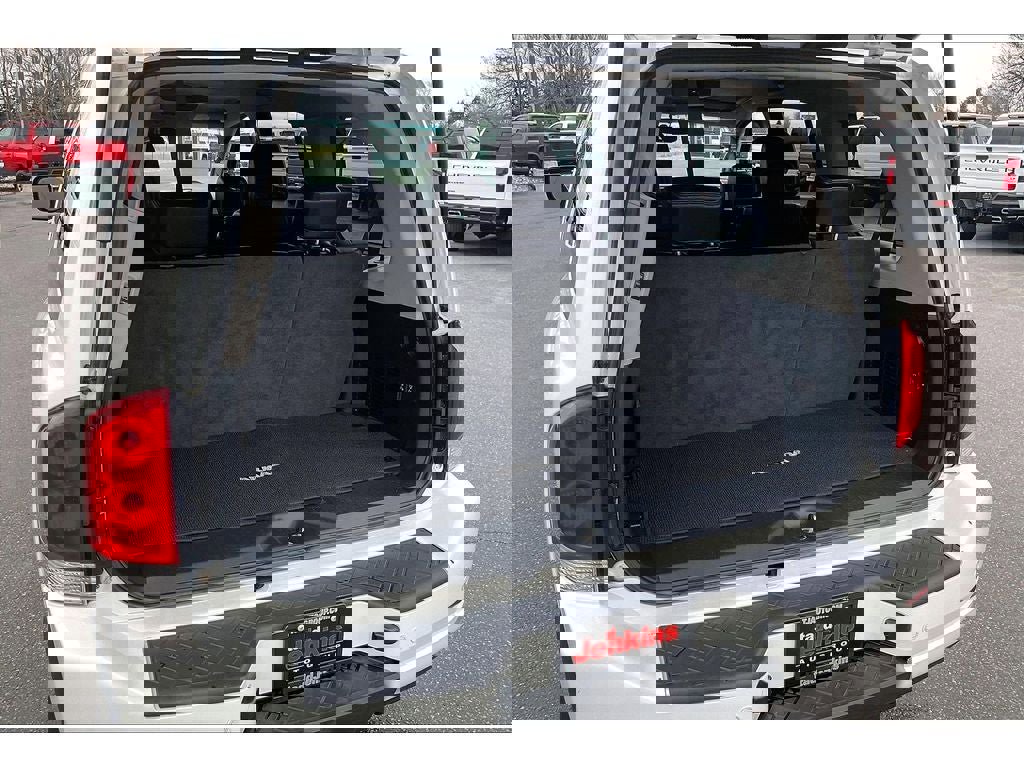 Used 2015 Nissan Armada Platinum w/ 2nd Row Captain Seat Package image 10