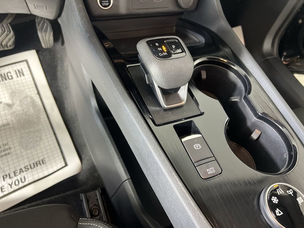 Used 2023 Nissan Rogue S image 16