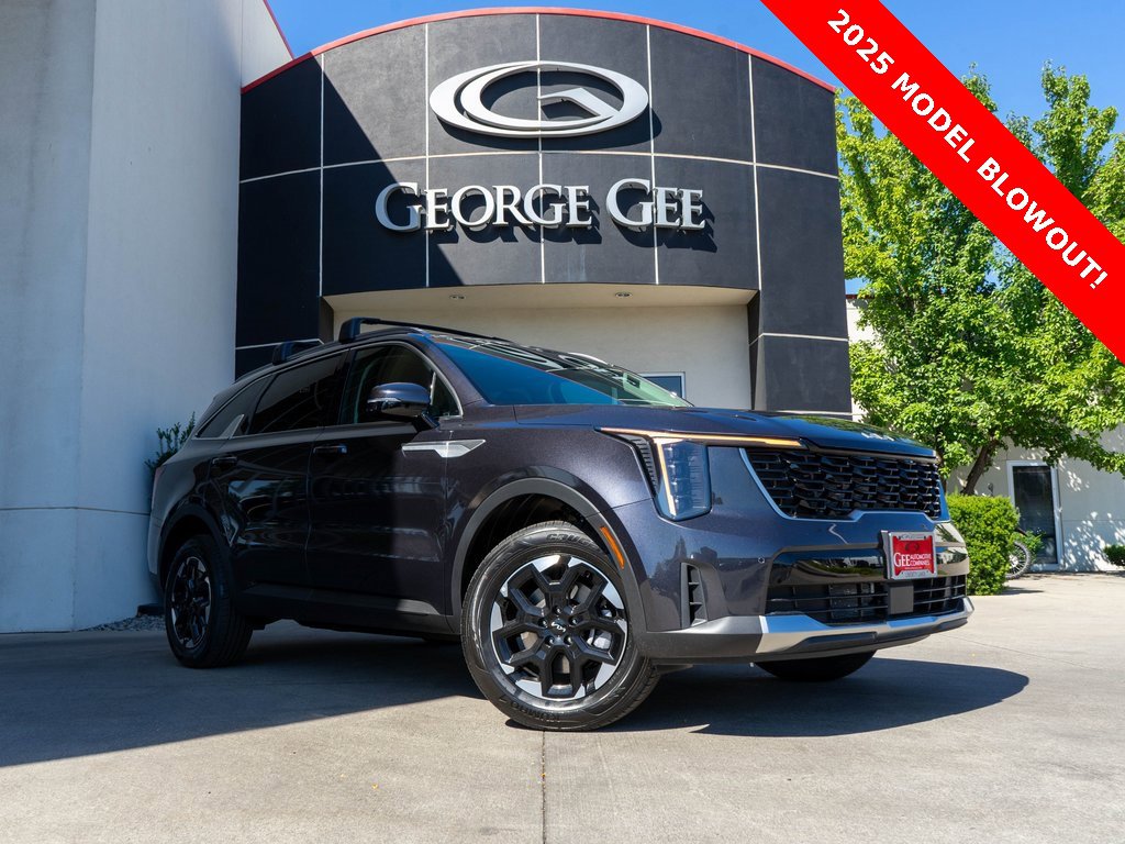 New 2025 Kia Sorento S