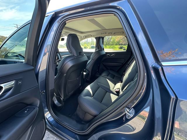 Used 2023 Volvo XC60 B5 Plus w/ Climate Package AWD/4WD image 18