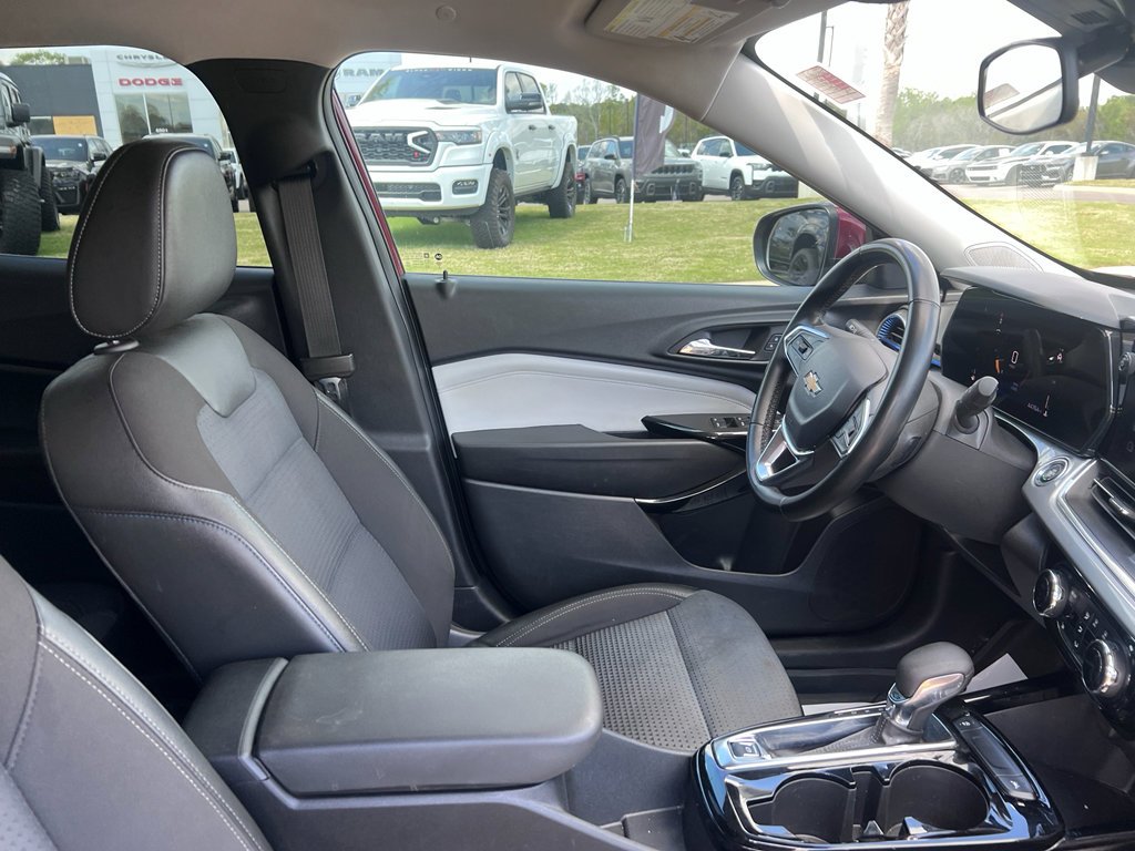 Used 2024 Chevrolet Trax LT w/ Driver Confidence Package image 16