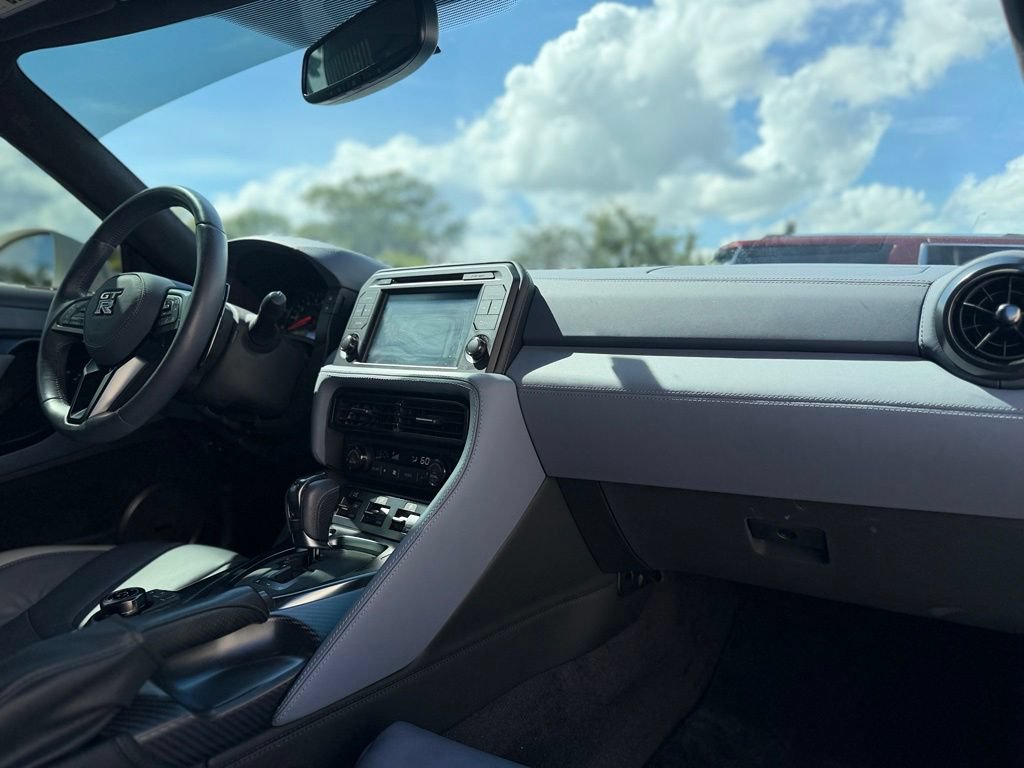 Used 2020 Nissan GT-R Premium AWD/4WD image 17