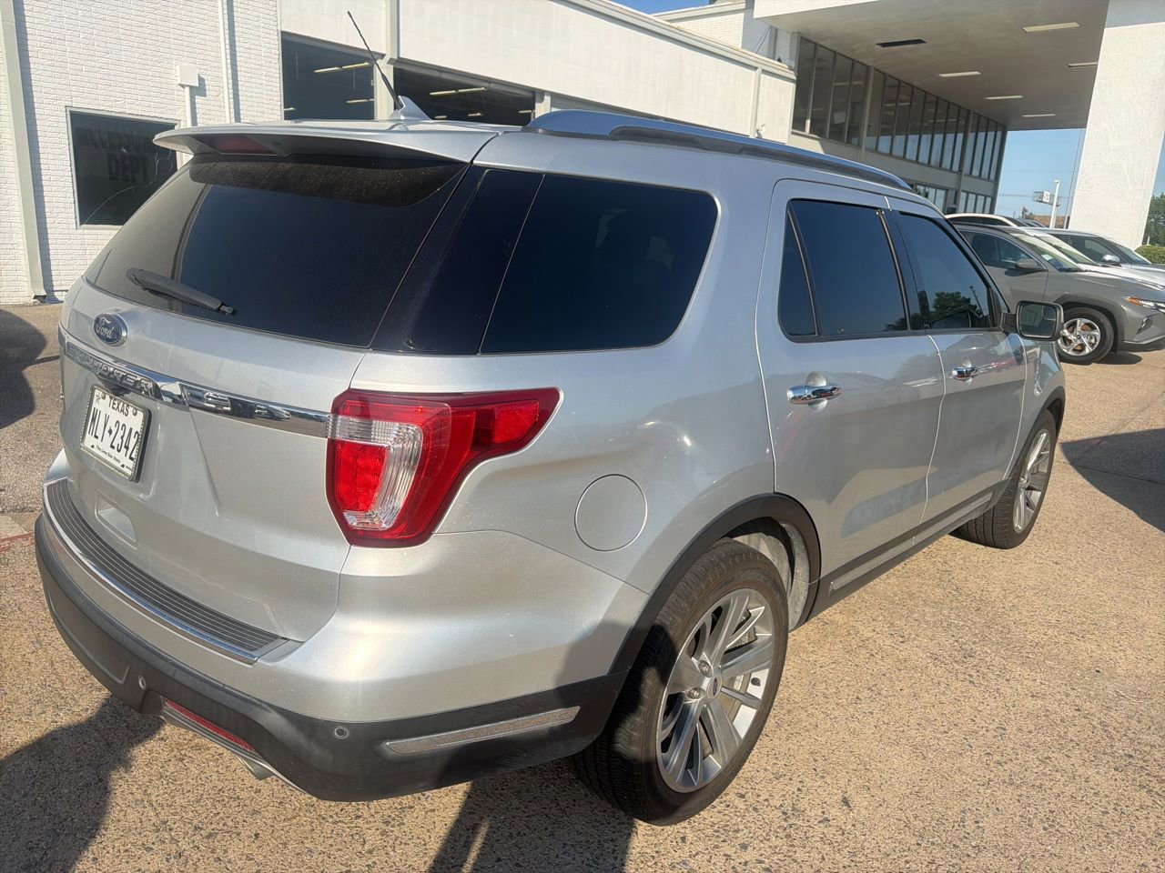 Used 2018 Ford Explorer Limited FWD image 3