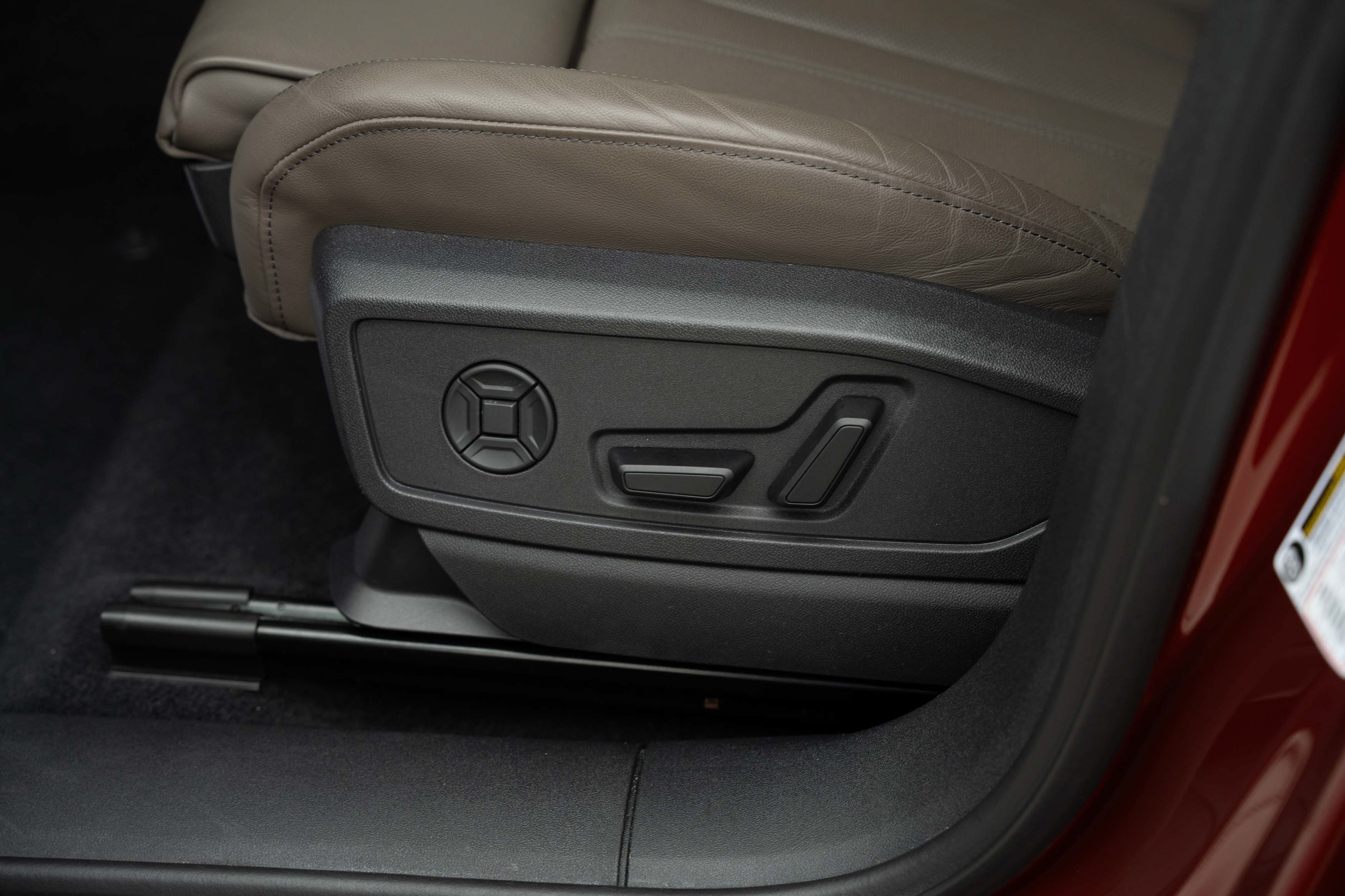 Certified 2025 Audi Q5 Premium AWD/4WD image 17