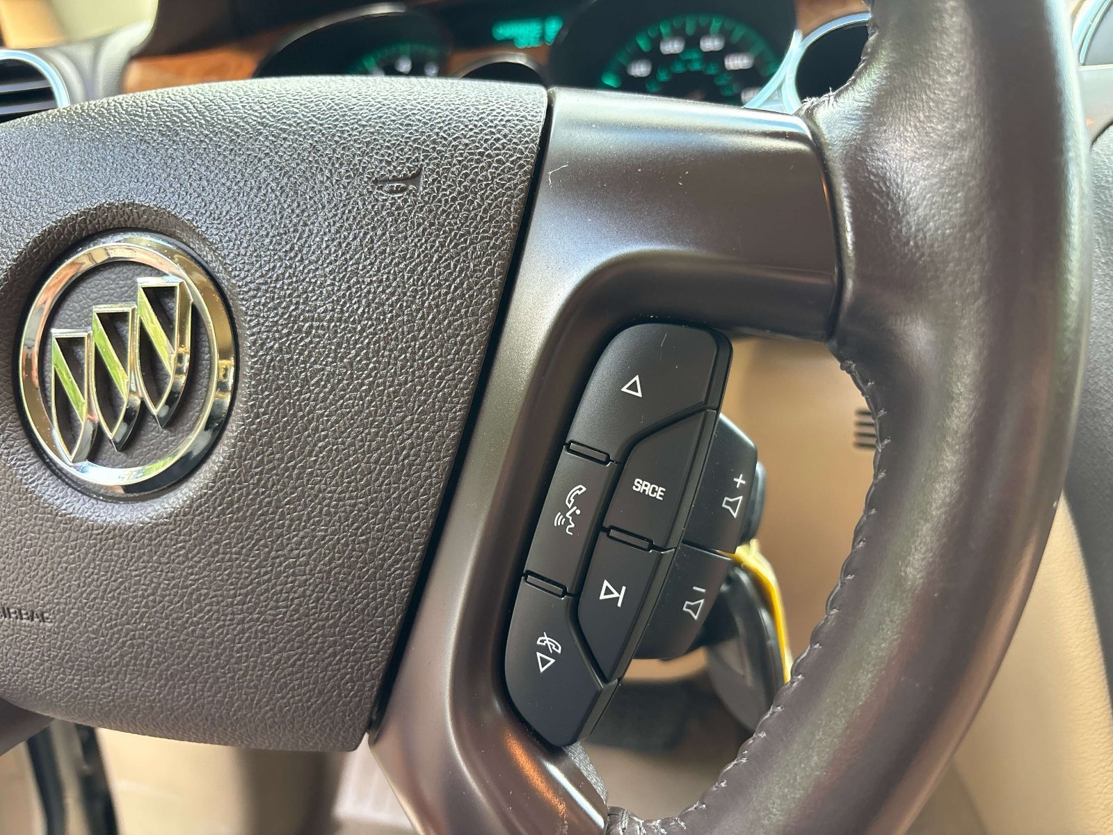 Used 2011 Buick Enclave CXL FWD image 20