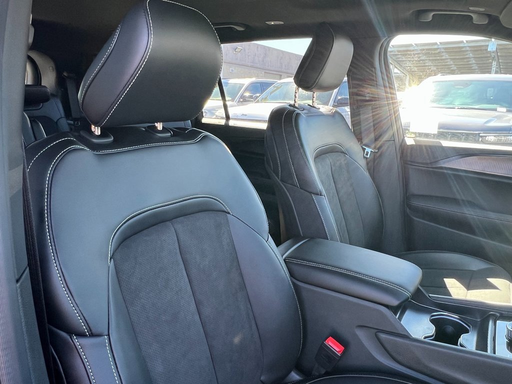 New 2025 Jeep Grand Cherokee L Altitude image 8