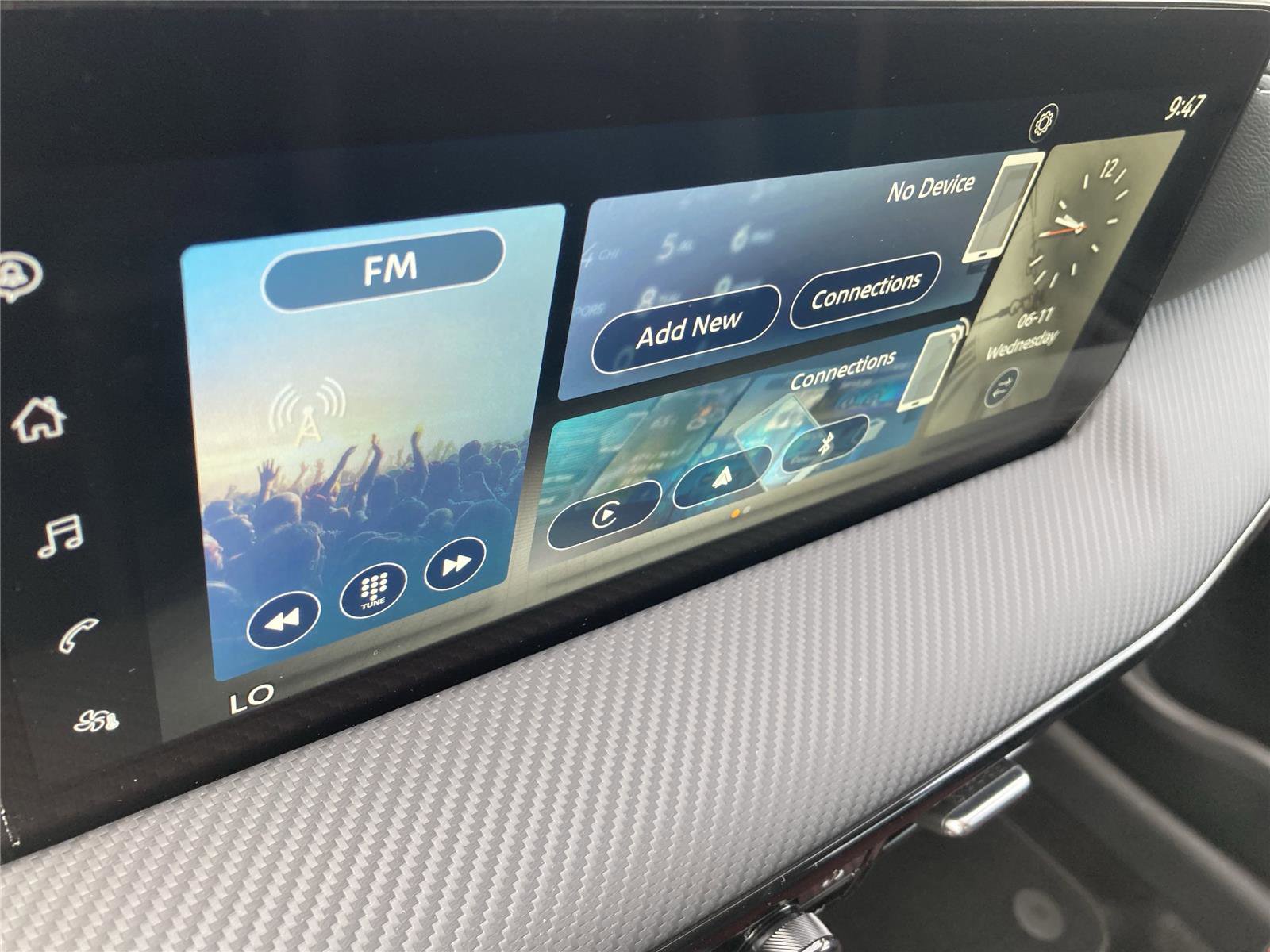 New 2025 Nissan Kicks SR image 15