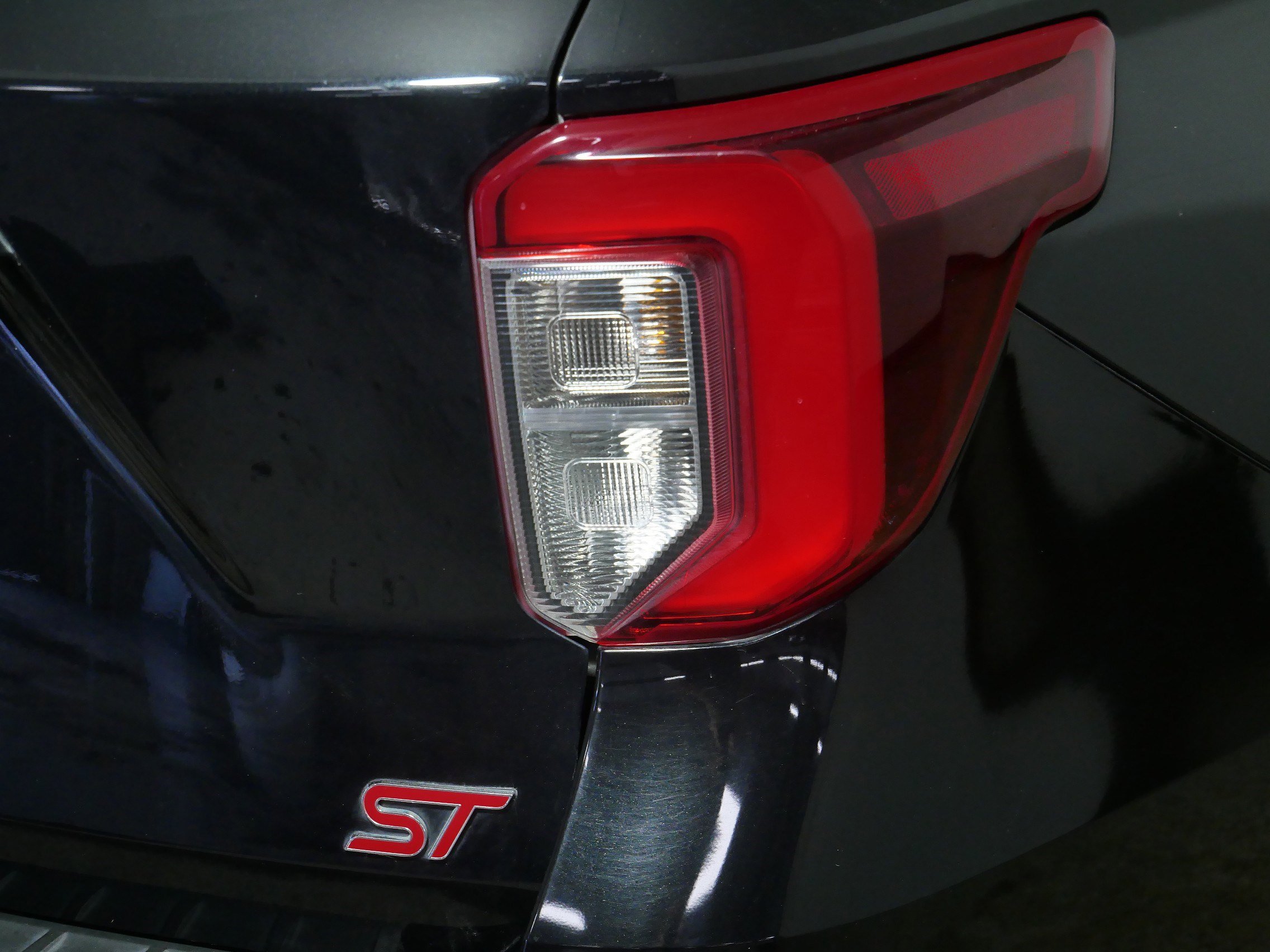 Used 2020 Ford Explorer ST w/ Premium Technology Package image 17