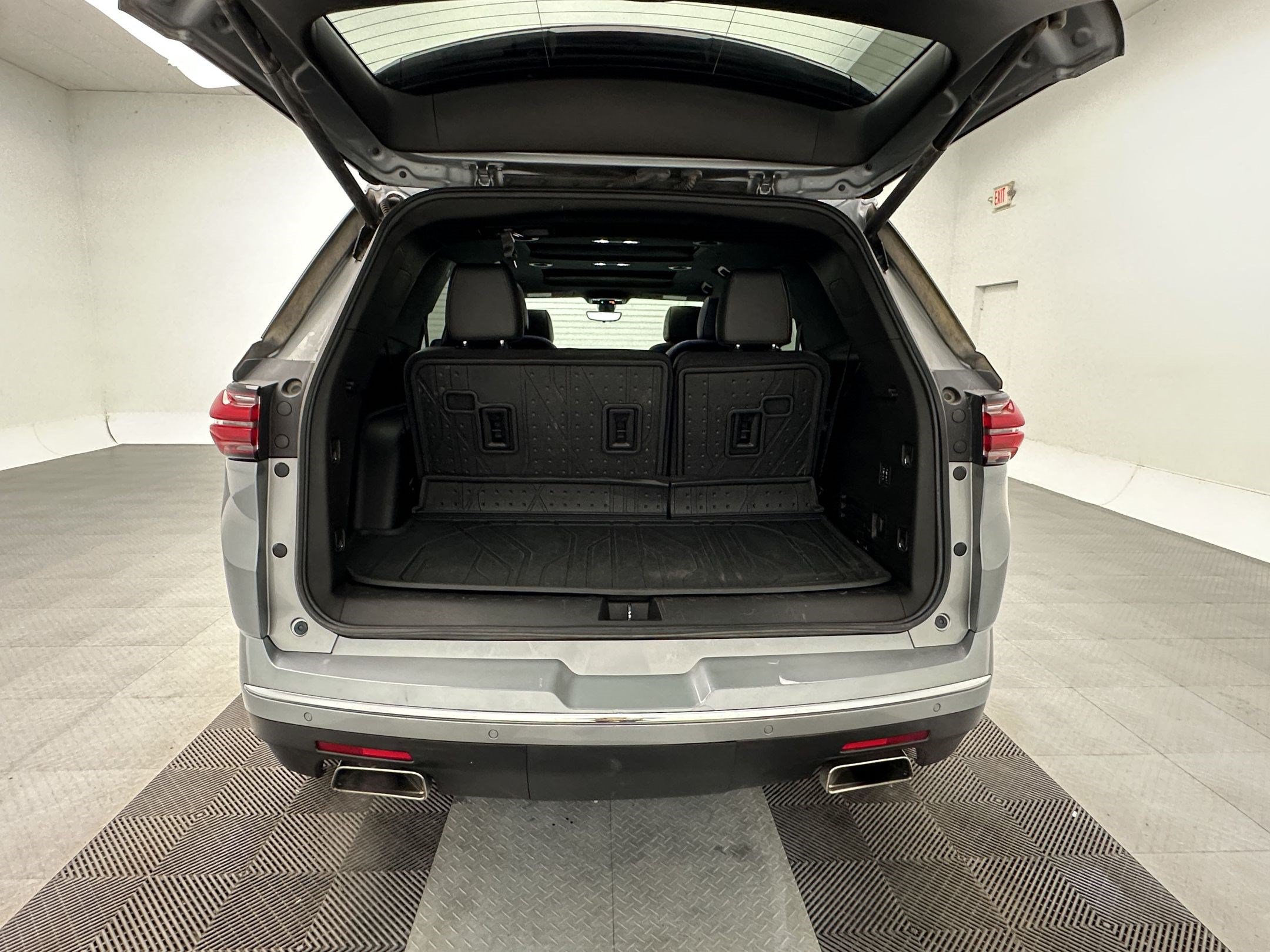 Certified 2023 Chevrolet Traverse High Country AWD/4WD image 25