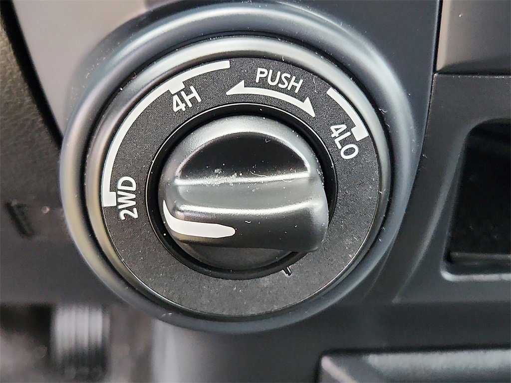 Used 2017 Nissan Titan S image 21